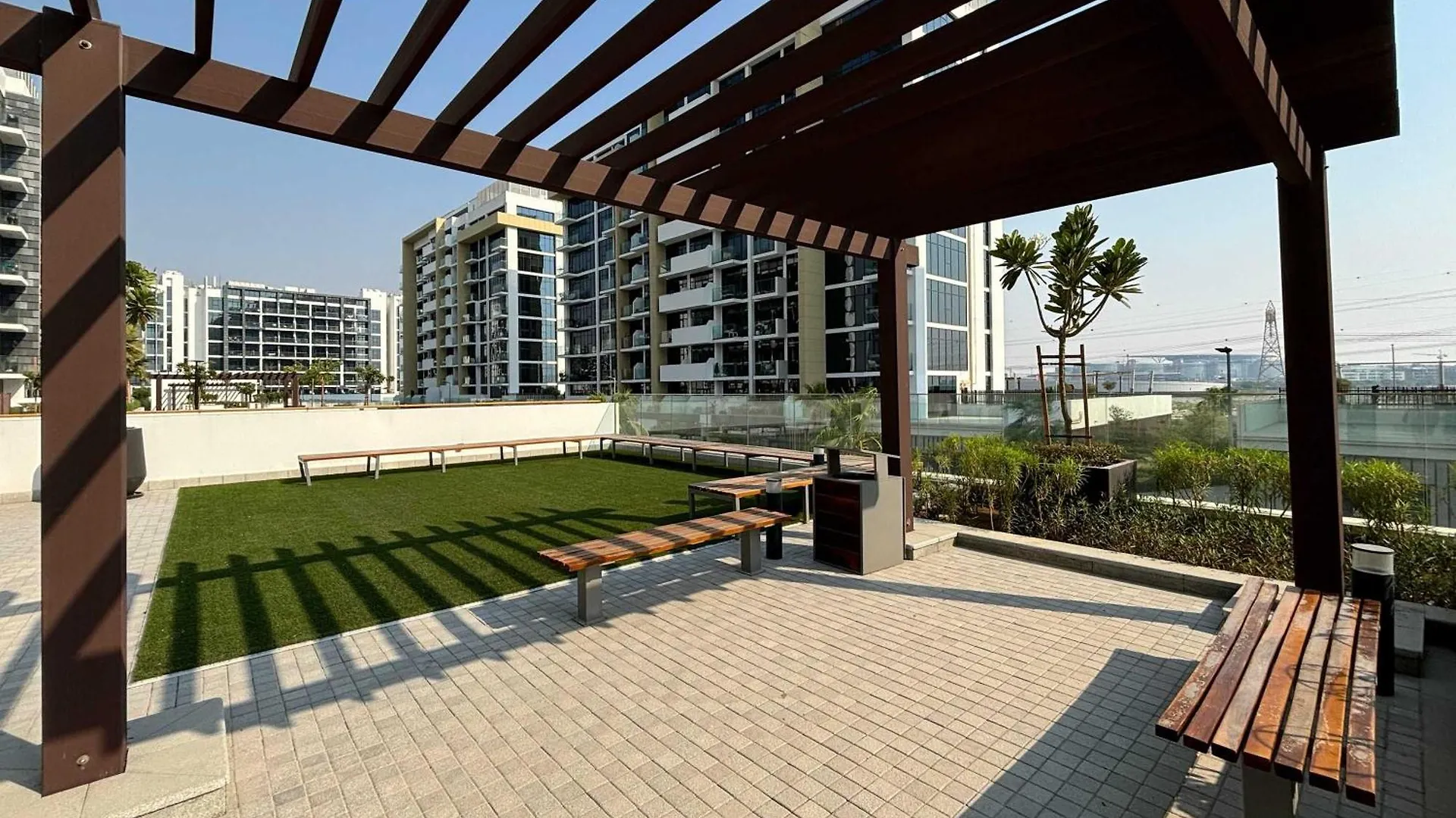 Frank Porter - Azizi Riviera 13 Dubai Birleşik Arap Emirlikleri