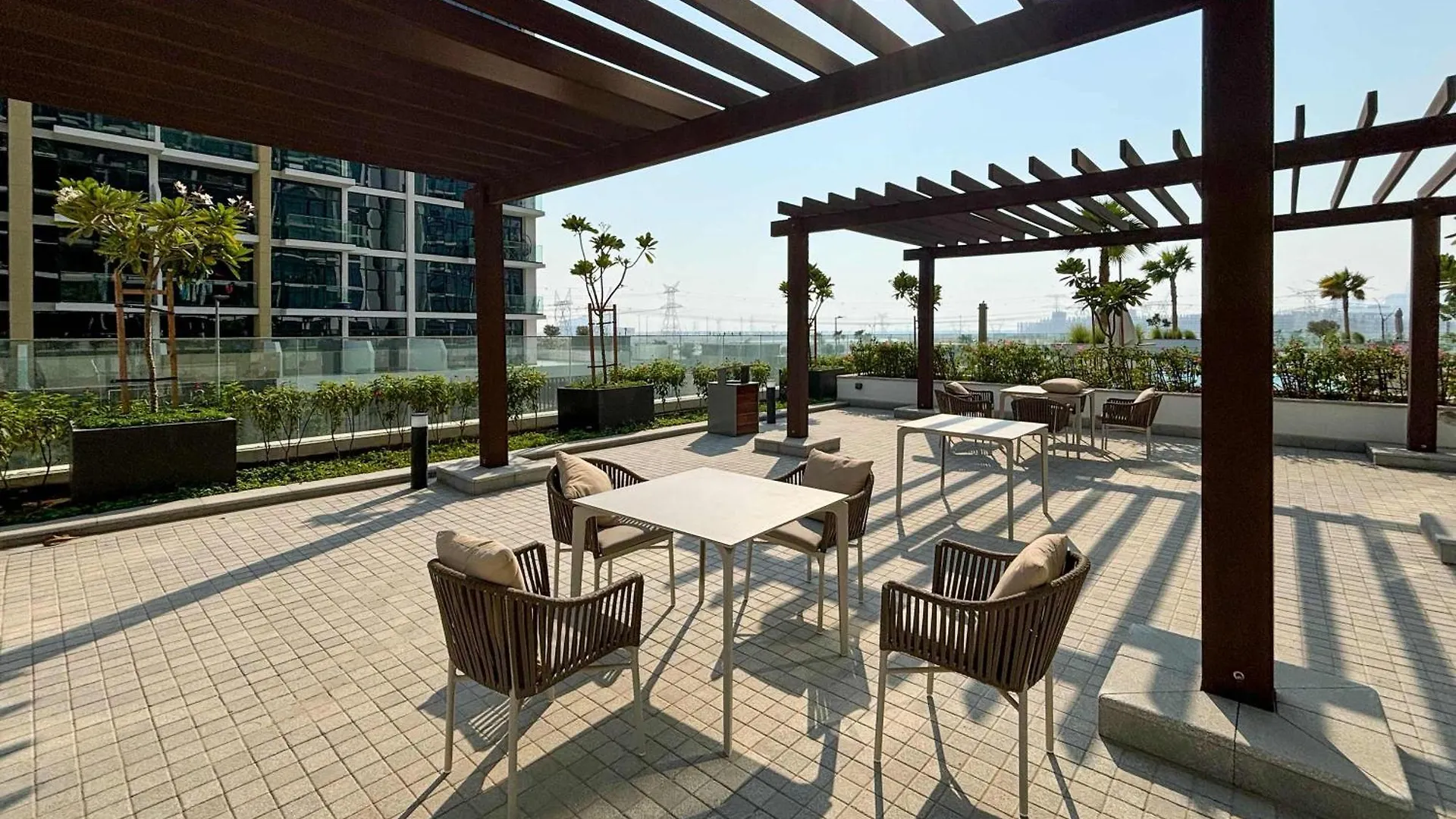 Frank Porter - Azizi Riviera 13 Dubai 0*,  United Arab Emirates
