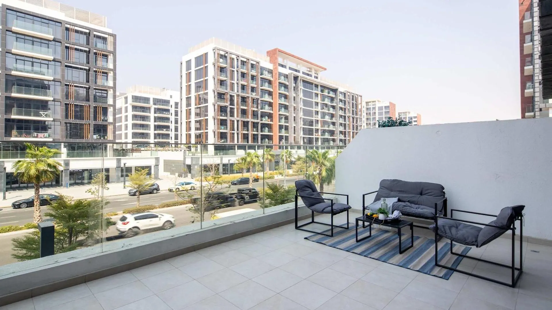 Frank Porter - Azizi Riviera 13 Dubai 0*,
