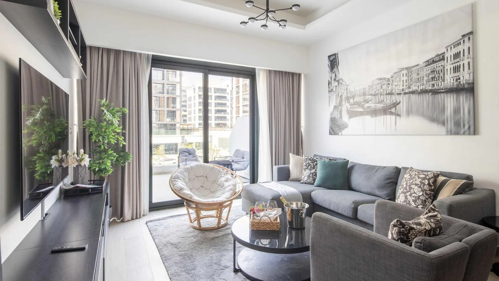 Frank Porter - Azizi Riviera 13 location